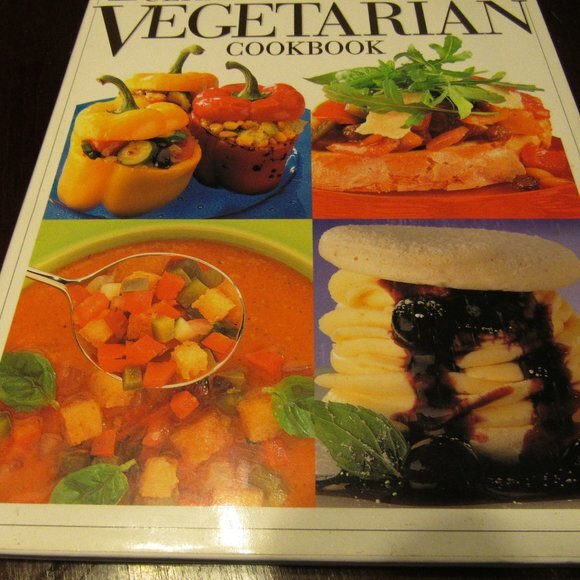 🫛🫑🥕 Incredible Vintage "Ultimate Vegetarian Cookbook" - HC - Picture 3 of 15